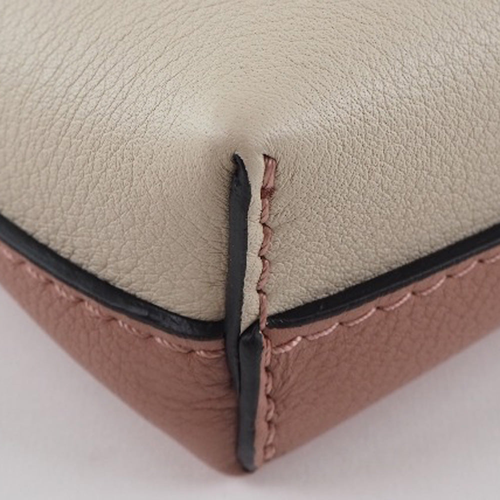 バーバリー MEDIUM CLUTCH 牛革クラッチバッグ