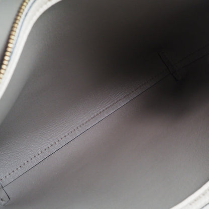 バーバリー MEDIUM CLUTCH 牛革クラッチバッグ