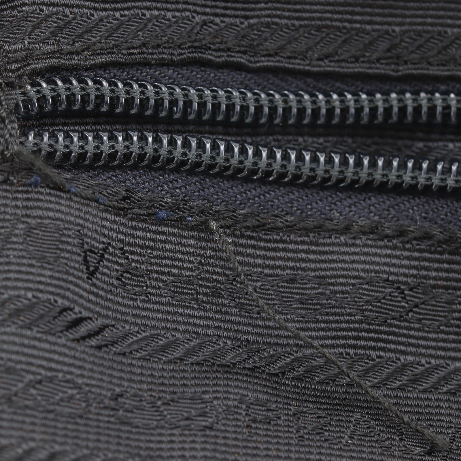 プラダ ナイロンハンドバッグ