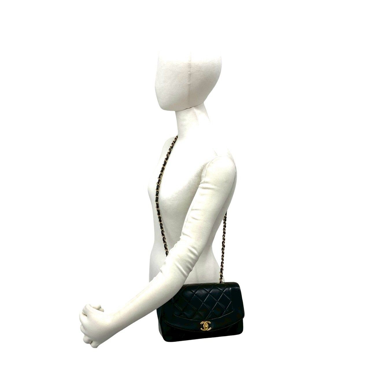 シャネル ダイアナ ラムスキン ショルダーバッグ