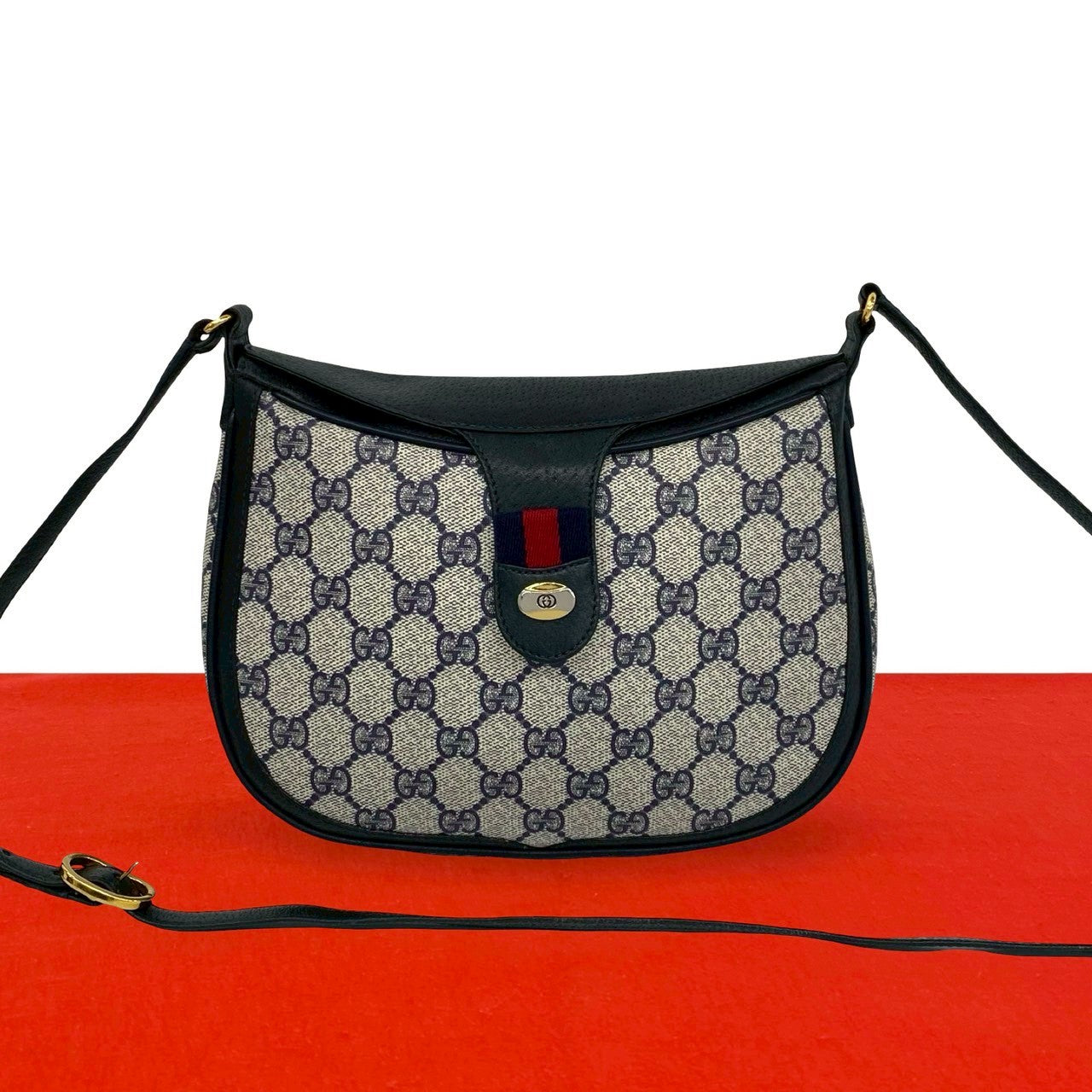 グッチ GGレザーショルダーバッグ