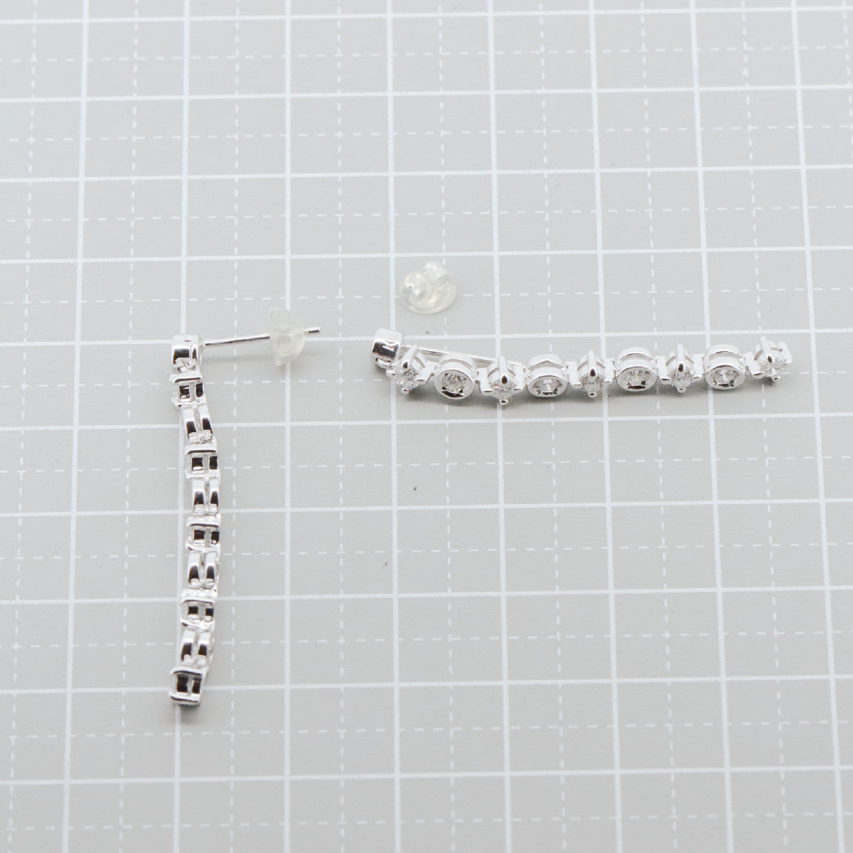 デビアス LINE 18金ホワイトゴールド ダイヤモンドピアス