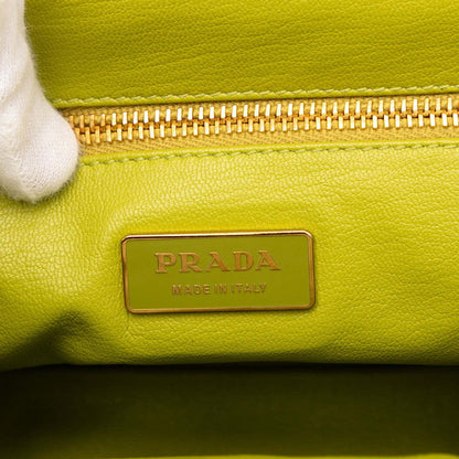 プラダ トライアングル ロゴ プレート ストロー ショルダー バッグ