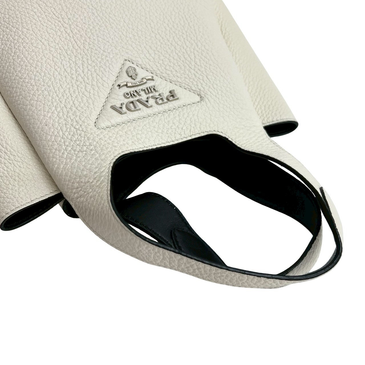 プラダ レザー ハンドバッグ