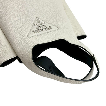 プラダ レザー ハンドバッグ