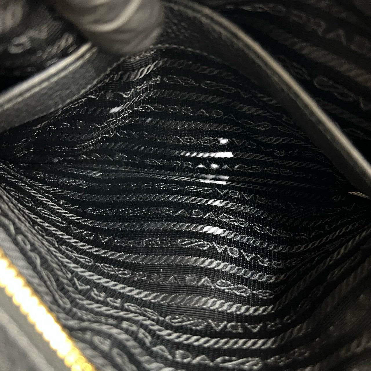 プラダ レザー ミニ ショルダー バッグ