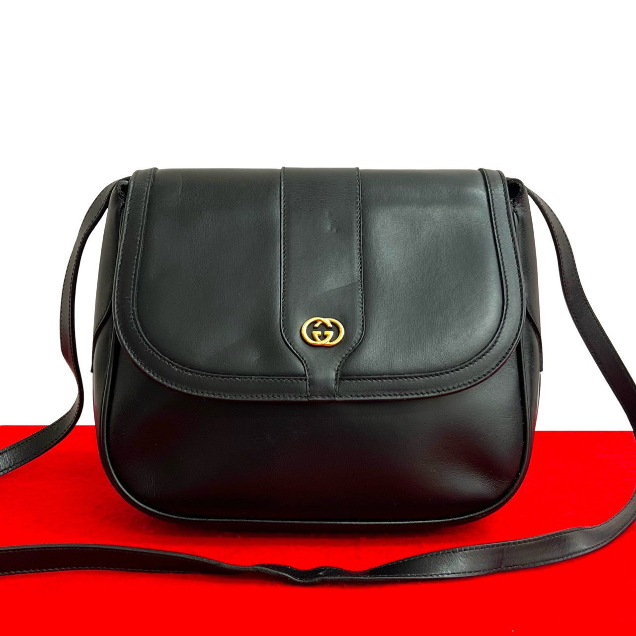 グッチ レザーショルダーバッグ
