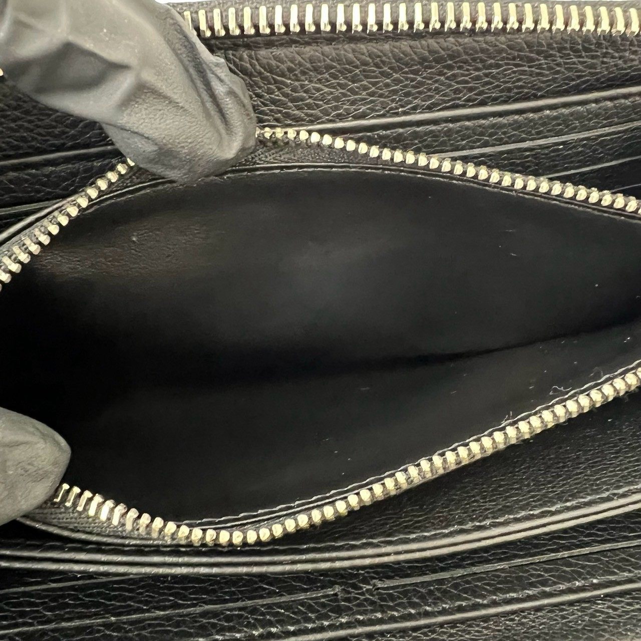 ルイヴィトン ロックミー レザー長財布