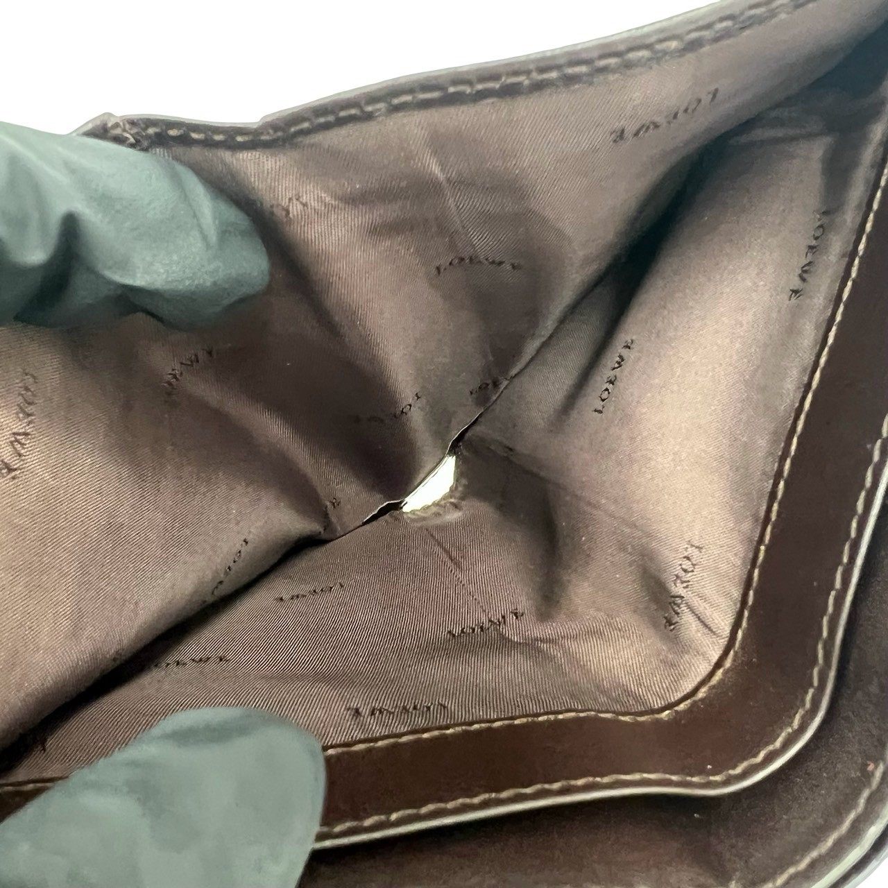ロエベ レザー二つ折り財布