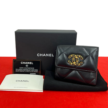 シャネル マトラッセ 三つ折り財布