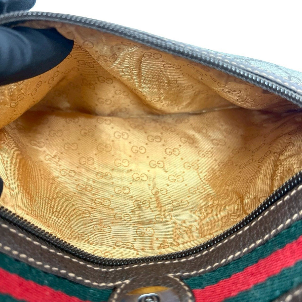 グッチ レザー ショルダーバッグ