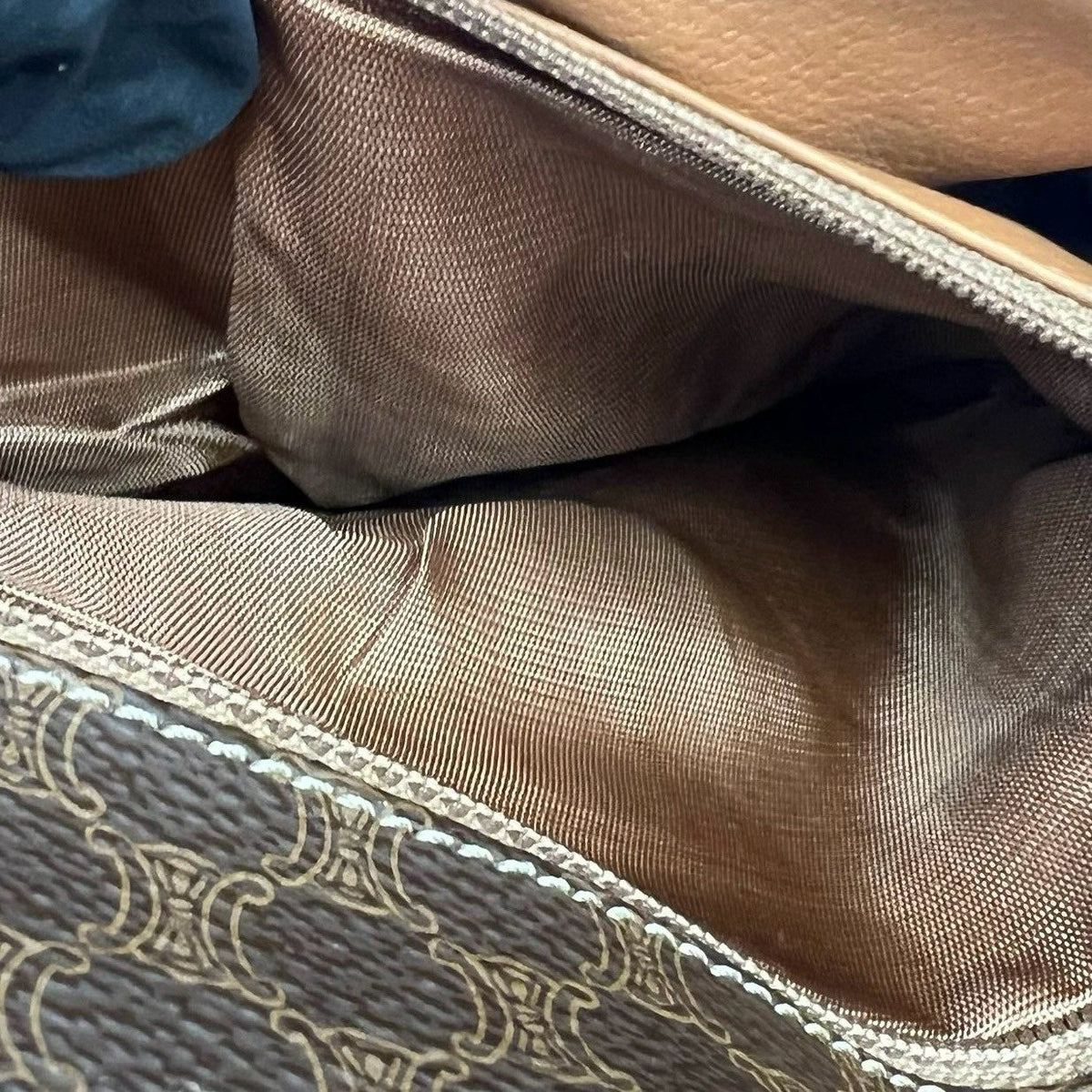 セリーヌ レザーショルダーバッグ