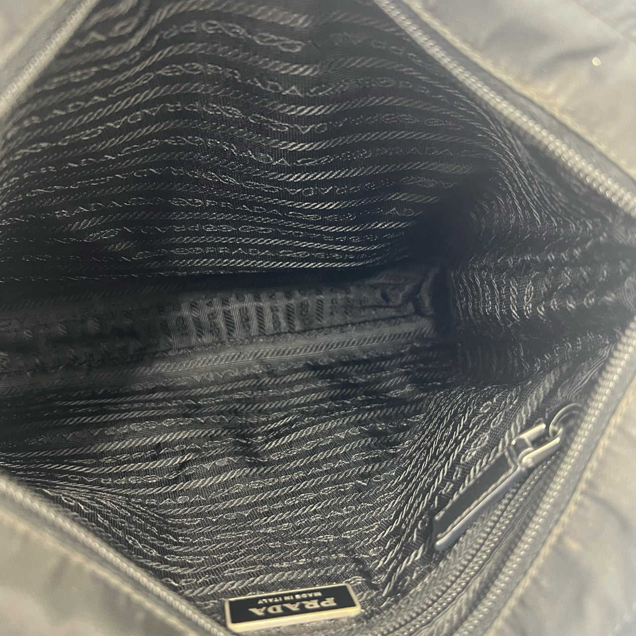 プラダ テスートナイロン サフィアーノレザー ショルダーバッグ