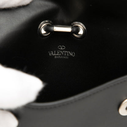 ヴァレンティノ VLTN レザーショルダーバッグ