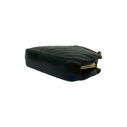 シャネル ココマーク Vステッチ ラムスキン ショルダーバッグ