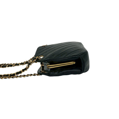 シャネル ココマーク Vステッチ ラムスキン ショルダーバッグ