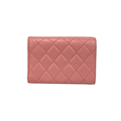 シャネルボーイシャネル三つ折り財布
