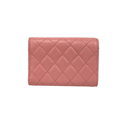 シャネルボーイシャネル三つ折り財布