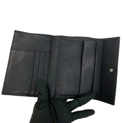 プラダ サフィアーノレザー三つ折り財布