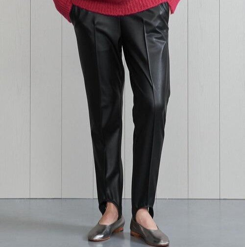 エイチビューティーアンドユース FAKE LEATHER パンツ